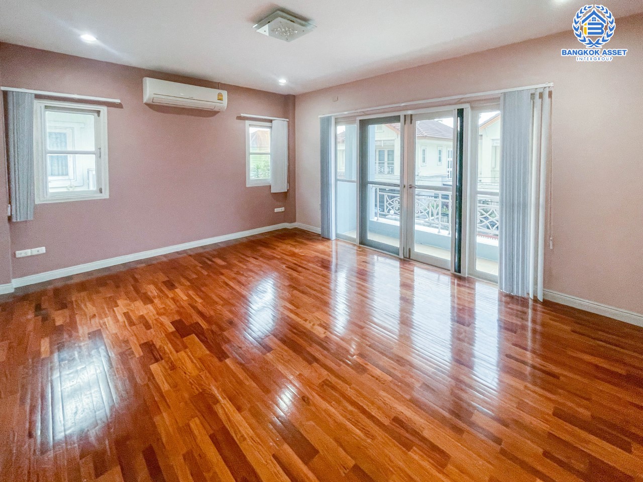 บ้านเดี่ยวมือสองย่านนนทบุรี ม.ธารา ราชพฤกษ์-ปิ่นเกล้า บ้านสวย พร้อมอยู่ เนื้อที่ 56 ตร.ว. ฟังก์ชัน 3 ห้องนอน 3 ห้องน้ำ 2 ที่จอดรถ แถมฟรี !!! เครื่องปรับอากาศ 2 เครื่อง+เครื่องดูดควัน 1 เครื่อง บนทำเลเชื่อมสู่ถนนกาญจนาภิเษก รายล้อมด้วยสิ่งอำนวยความสะดวกครบครัน ใกล้รถไฟฟ้าสายสีแดงอ่อน "สถานีตลิ่งชัน" และจุดขึ้นทางด่วน "ศรีรัช"